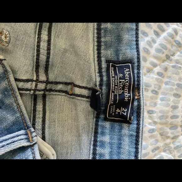 Abercrombie & Fitch High Rise Supper Skinny Ankle Jeans - Picture 4 of 4